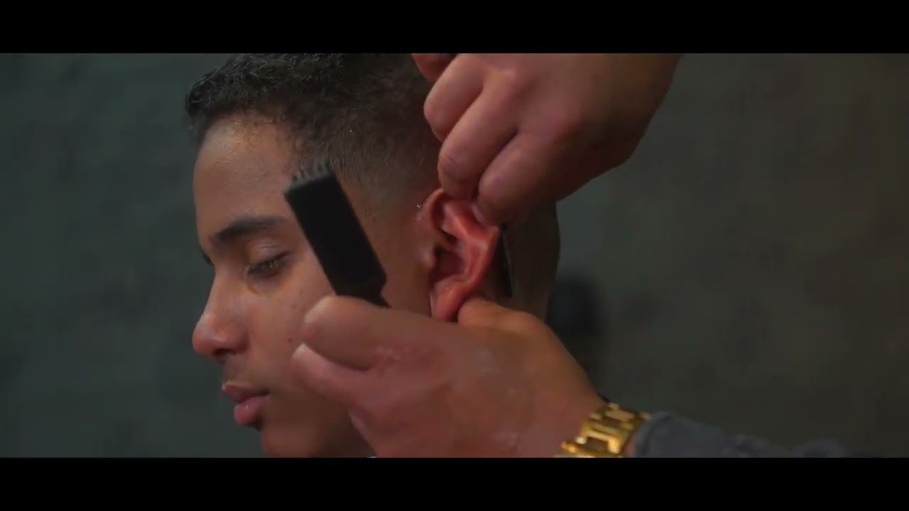Fotograma del video video promocional de Barbería Niveau, producido por Galactic Studios